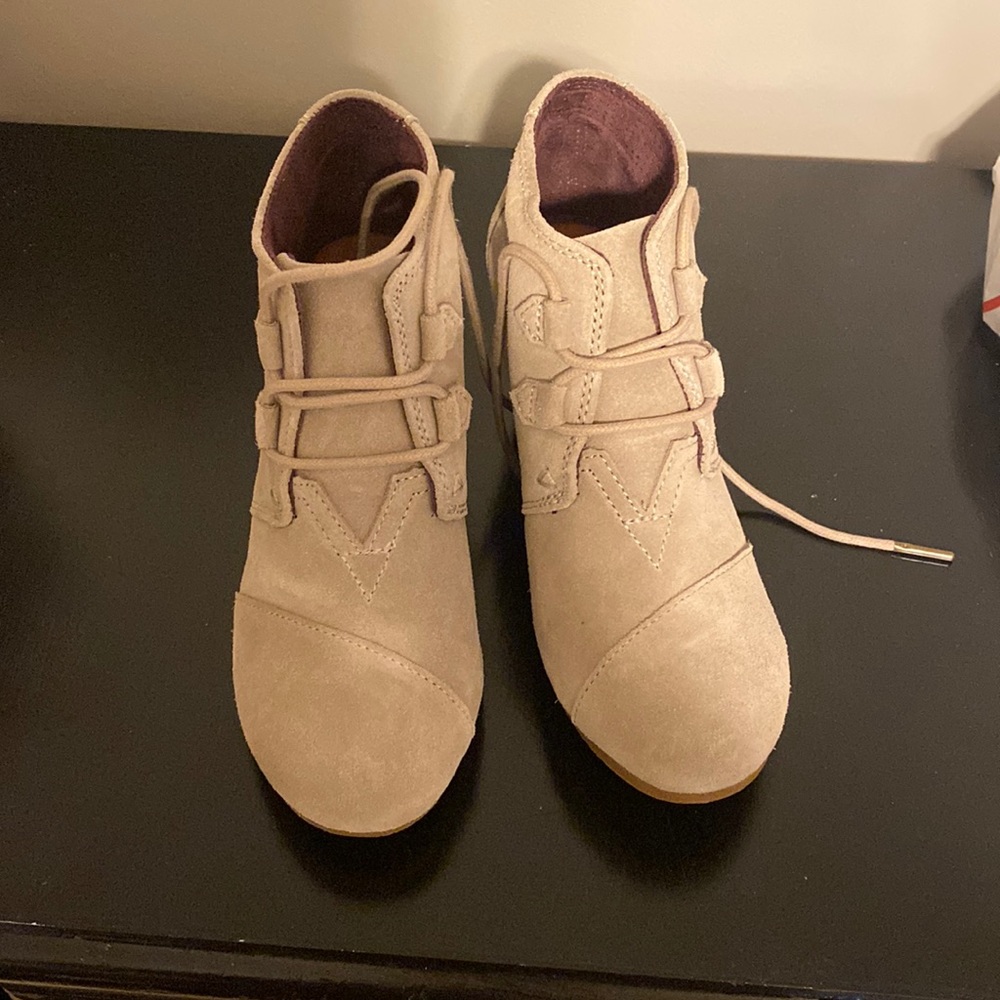Grayish suede wedge